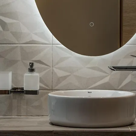 Andy's & Hari's Elegant Town Studios, By Zantewize *