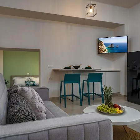 Andy's & Hari's Elegant Town Studios, By Zantewize Apartment