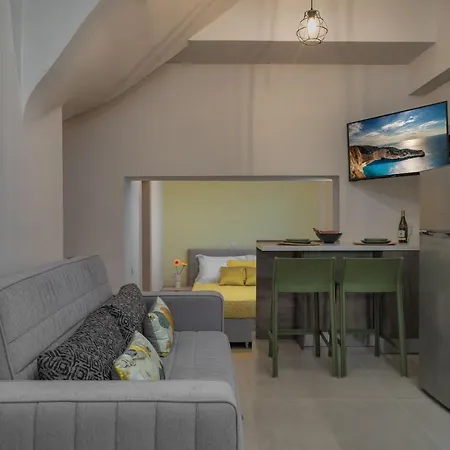 Andy's & Hari's Elegant Town Studios, By Zantewize Zakynthos