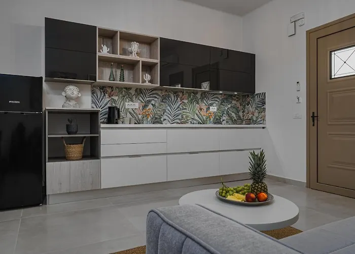 Andy's & Hari's Elegant Town Studios, By Zantewize