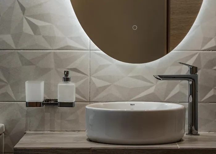 Andy's & Hari's Elegant Town Studios, By Zantewize *