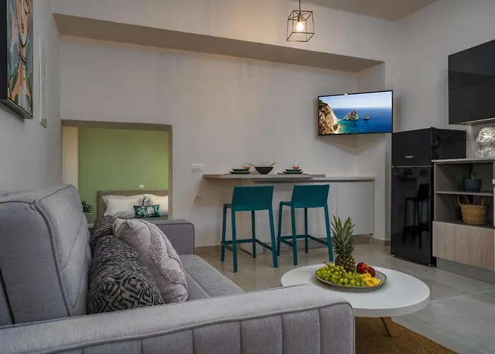 Andy's & Hari's Elegant Town Studios, By Zantewize Apartamento