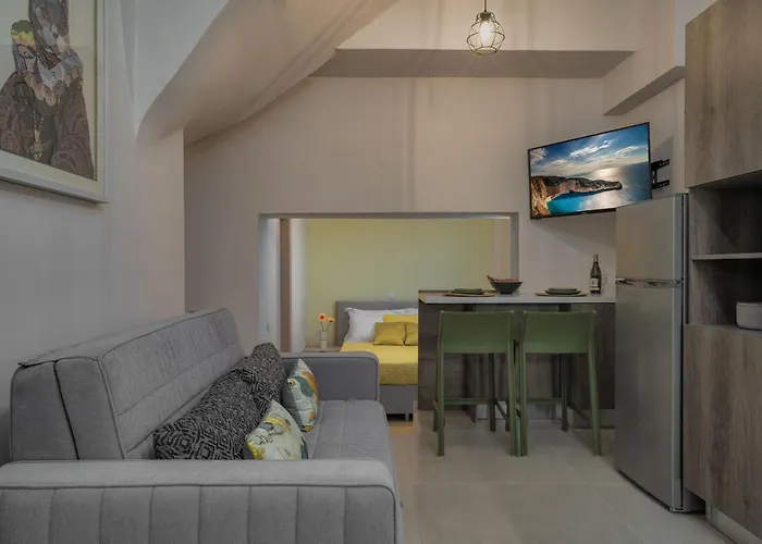 Andy's & Hari's Elegant Town Studios, By Zantewize Zakynthos