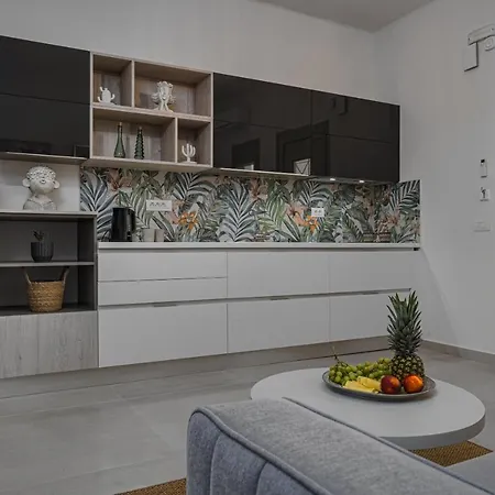 Andy's & Hari's Elegant Town Studios, By Zantewize