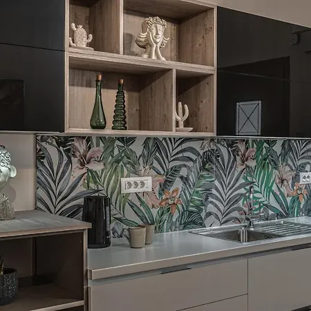 Apartament Andy's & Hari's Elegant Town Studios, By Zantewize *