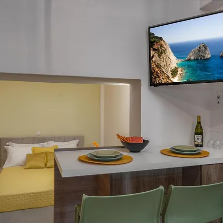 Andy's & Hari's Elegant Town Studios, By Zantewize Apartament *