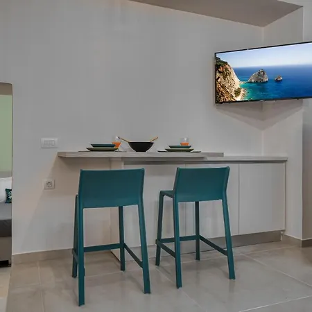 Andy's & Hari's Elegant Town Studios, By Zantewize